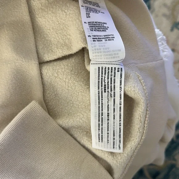 Abercrombie and fitch buttercream mock neck sweatshirt medium - Picture 4 of 4